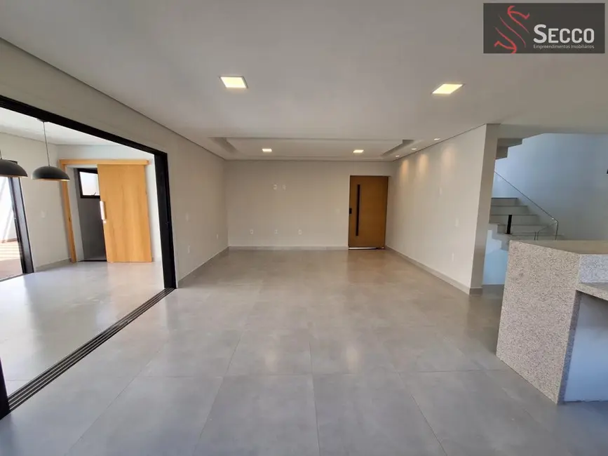 Foto 4 de Casa de Condomínio à venda, 1050m2 em Botucatu - SP