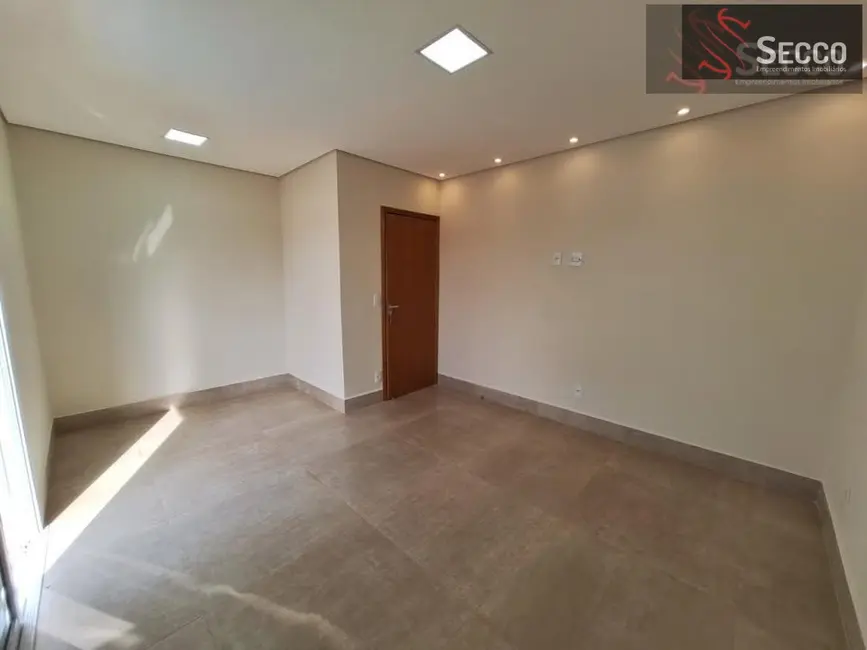 Foto 3 de Casa com 3 quartos à venda, 1050m2 em Villas Paraíso, Botucatu - SP