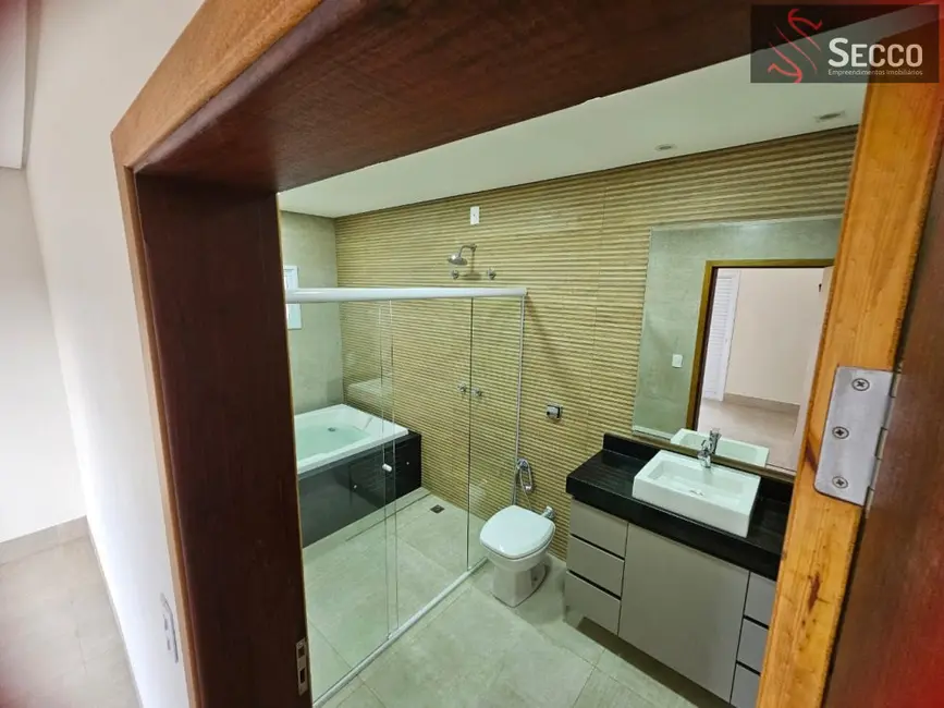 Foto 6 de Casa com 3 quartos à venda, 1050m2 em Villas Paraíso, Botucatu - SP