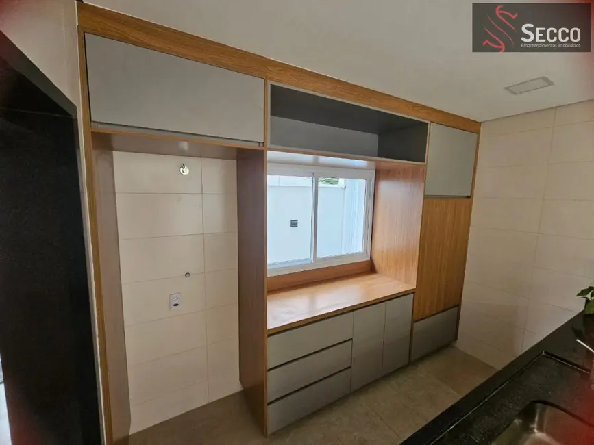 Foto 2 de Casa com 3 quartos à venda, 1050m2 em Villas Paraíso, Botucatu - SP