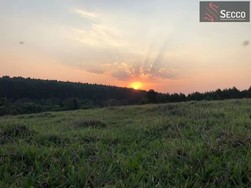 Foto 1 de Chácara à venda, 1050m2 em Botucatu - SP