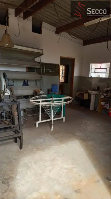 Foto 3 de Sala Comercial à venda, 1050m2 em Jardim Peabiru, Botucatu - SP