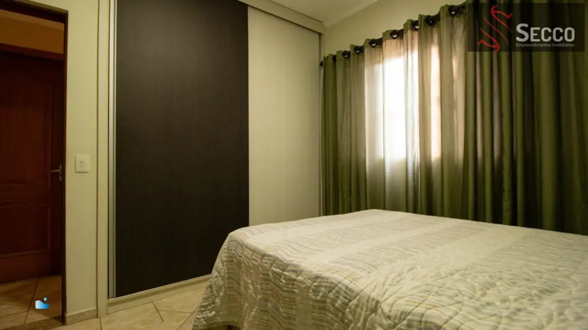 Foto 9 de Chácara com 4 quartos à venda, 1050m2 em Parque dos Pinheiros, Botucatu - SP