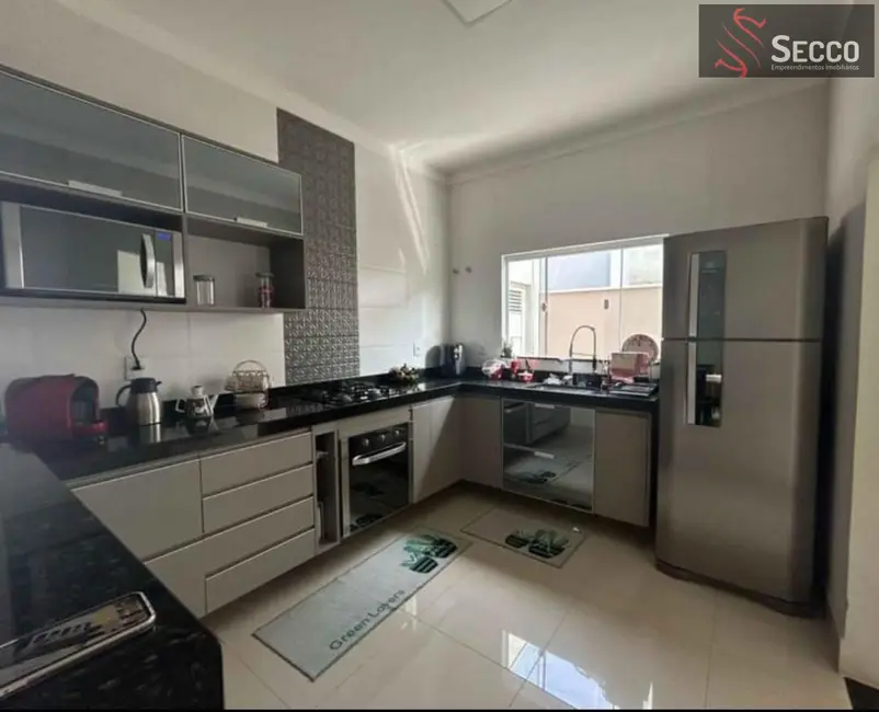 Foto 3 de Casa com 3 quartos à venda, 1050m2 em Botucatu - SP