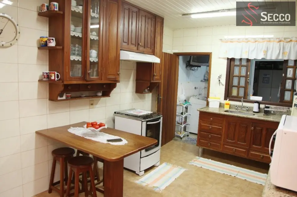 Foto 3 de Sobrado com 3 quartos à venda, 1050m2 em Vila São Lúcio, Botucatu - SP