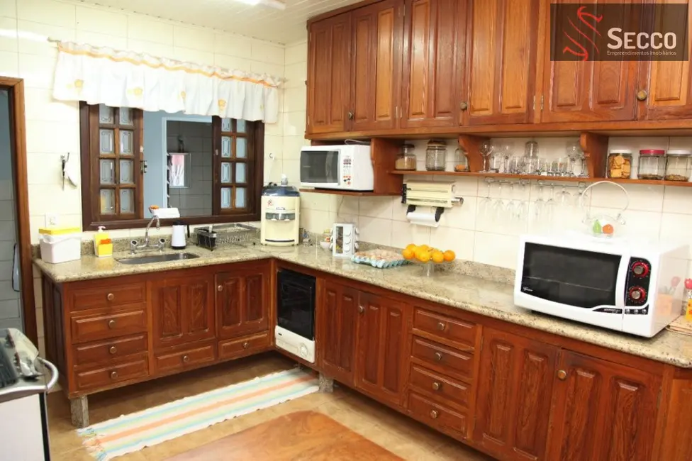 Foto 2 de Sobrado com 3 quartos à venda, 1050m2 em Vila São Lúcio, Botucatu - SP