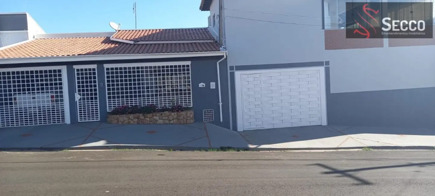 Foto 1 de Casa com 3 quartos à venda, 1050m2 em Botucatu - SP