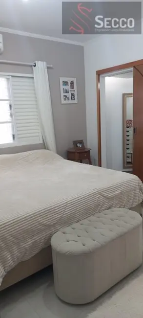 Foto 2 de Casa com 3 quartos à venda, 1050m2 em Botucatu - SP