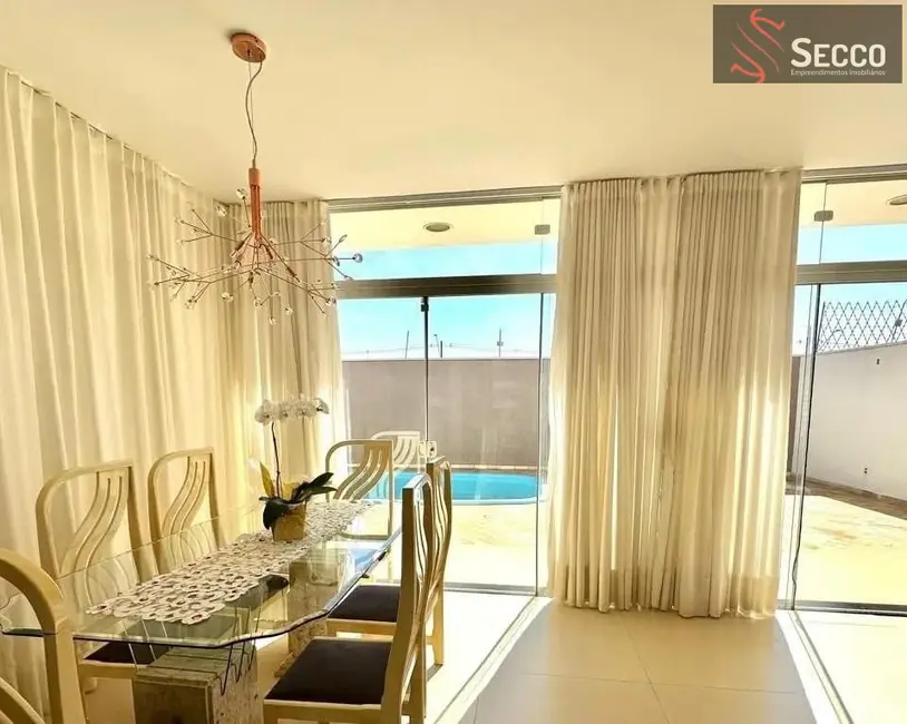 Foto 6 de Sobrado com 3 quartos à venda, 1050m2 em Colinas do Paraíso, Botucatu - SP