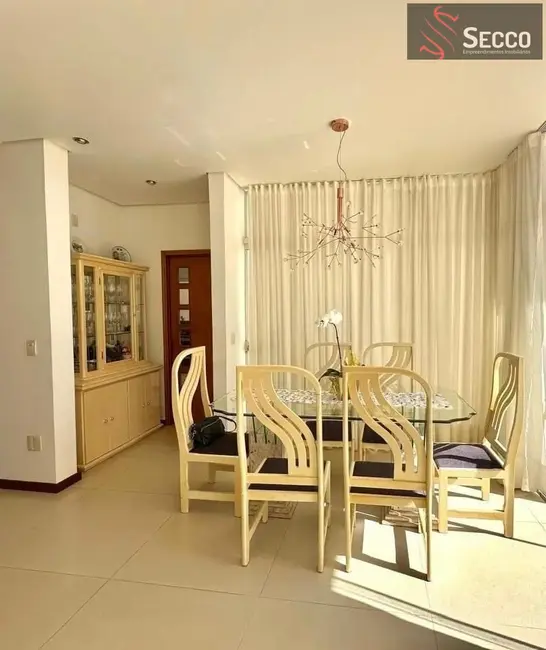 Foto 7 de Sobrado com 3 quartos à venda, 1050m2 em Colinas do Paraíso, Botucatu - SP