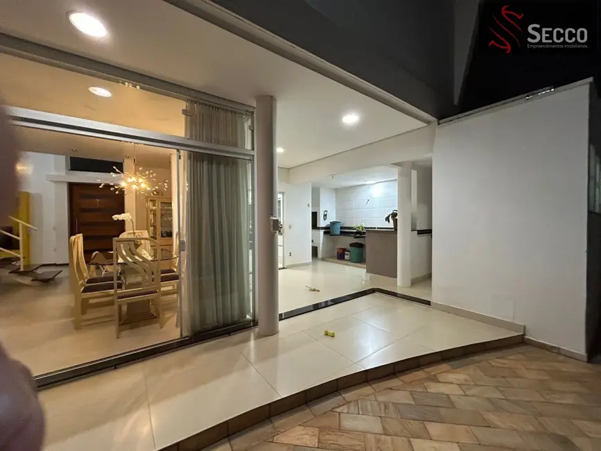 Foto 8 de Sobrado com 3 quartos à venda, 1050m2 em Colinas do Paraíso, Botucatu - SP