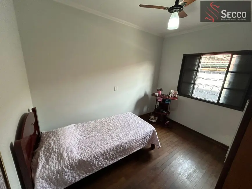 Foto 6 de Casa com 3 quartos à venda, 1050m2 em Jardim Paraíso, Botucatu - SP