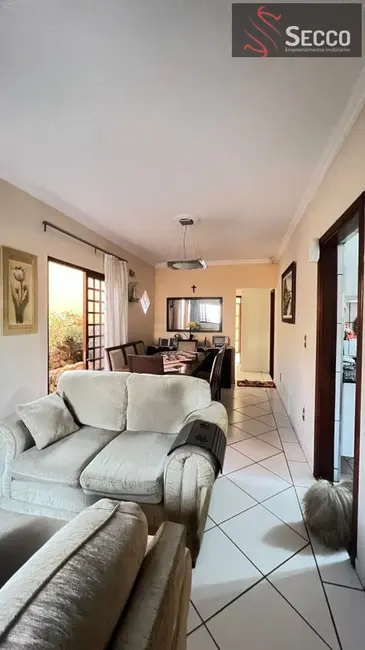 Foto 3 de Casa com 3 quartos à venda, 1050m2 em Vila Maria, Botucatu - SP