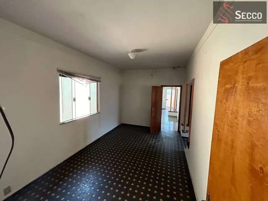 Foto 6 de Casa com 3 quartos à venda, 1050m2 em Vila dos Lavradores, Botucatu - SP