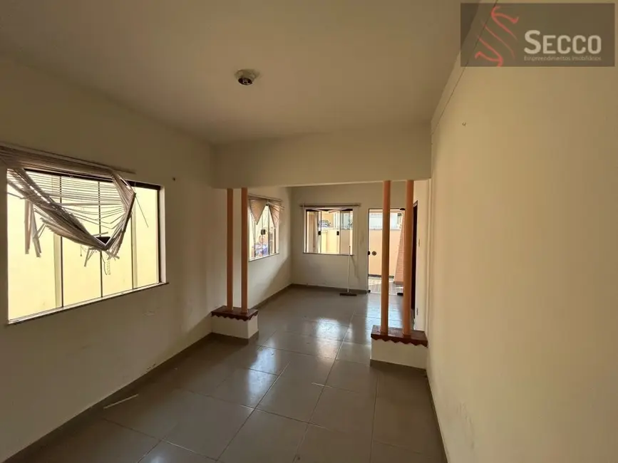 Foto 2 de Casa com 3 quartos à venda, 1050m2 em Vila dos Lavradores, Botucatu - SP