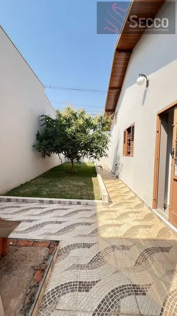 Foto 1 de Casa com 3 quartos à venda, 1050m2 em Botucatu - SP