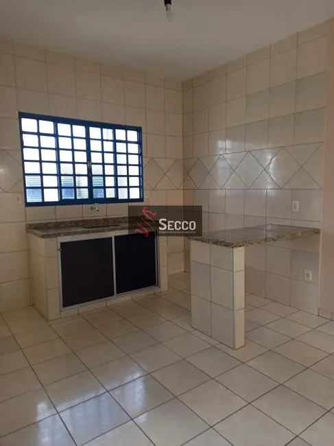 Foto 3 de Kitnet com 1 quarto para alugar, 1050m2 em Vila São Lúcio, Botucatu - SP
