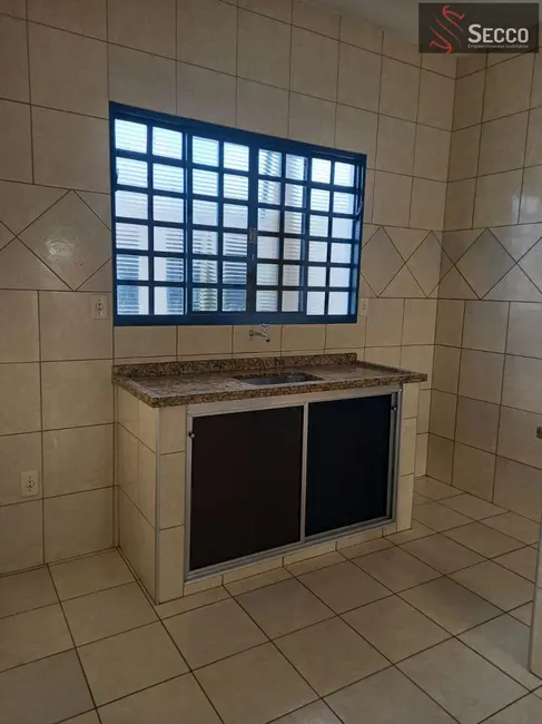 Kitnet com 1 quarto para alugar, 1000m2 em Vila São Lúcio, Botucatu - SP - imagem 4 Foto 4 de Kitnet com 1 quarto para alugar, 1000m2 em Vila São Lúcio, Botucatu - SP