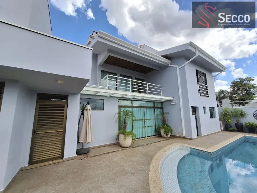 Foto 2 de Casa com 3 quartos à venda, 1050m2 em Colinas do Paraíso, Botucatu - SP