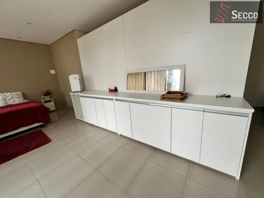 Foto 9 de Casa com 3 quartos à venda, 1050m2 em Botucatu - SP