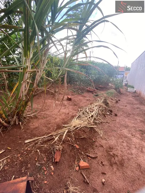 Foto 1 de Terreno / Lote à venda, 250m2 em Botucatu - SP