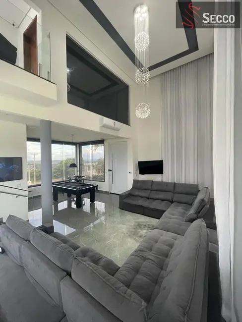 Foto 2 de Sobrado com 3 quartos à venda, 1050m2 em Botucatu - SP