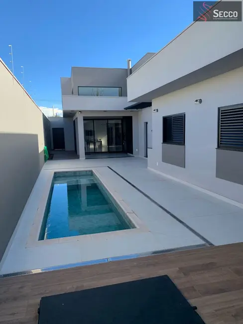 Foto 1 de Casa com 3 quartos à venda, 1050m2 em Botucatu - SP