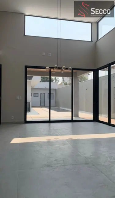 Foto 7 de Casa com 3 quartos à venda, 1050m2 em Botucatu - SP