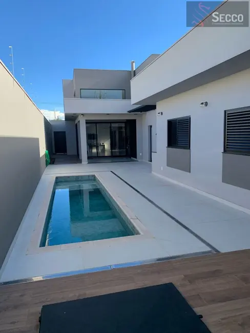 Foto 1 de Casa com 3 quartos à venda, 1050m2 em Botucatu - SP