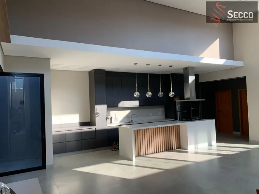 Foto 6 de Casa com 3 quartos à venda, 1050m2 em Botucatu - SP