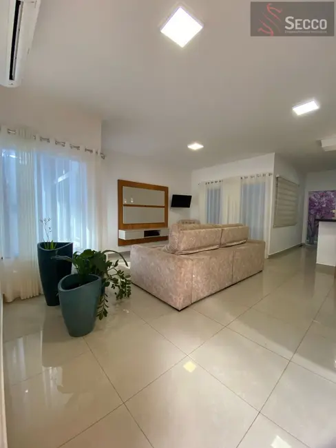 Foto 1 de Casa com 3 quartos à venda, 1050m2 em Jardim Cambuí, Botucatu - SP