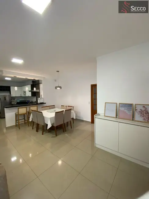 Foto 4 de Casa com 3 quartos à venda, 1050m2 em Jardim Cambuí, Botucatu - SP