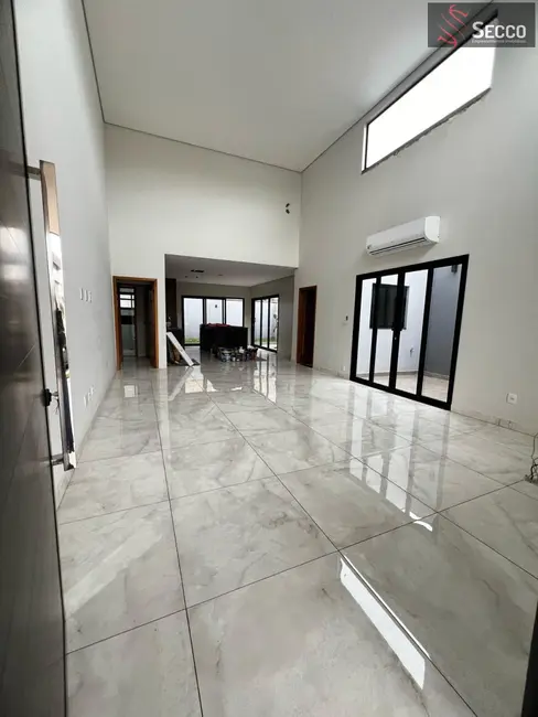 Foto 1 de Casa à venda, 1050m2 em Botucatu - SP