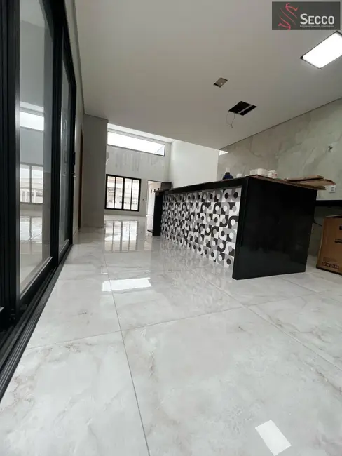 Foto 4 de Casa à venda, 1050m2 em Botucatu - SP