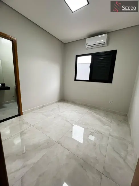 Foto 8 de Casa à venda, 1050m2 em Botucatu - SP