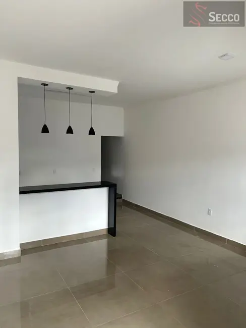 Foto 2 de Casa para alugar, 1050m2 em Jardim Ypê, Botucatu - SP