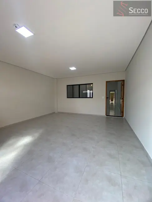 Foto 2 de Casa com 2 quartos à venda, 1050m2 em Jardim Cambuí, Botucatu - SP