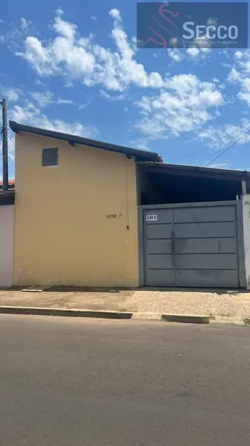 Foto 1 de Casa com 2 quartos para alugar, 1050m2 em Jardim Panorama, Botucatu - SP