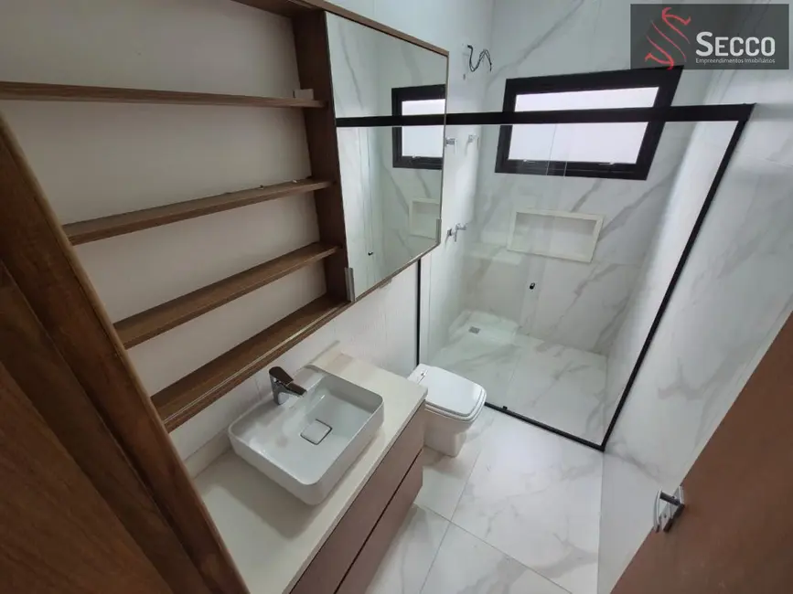 Casa com 3 quartos à venda, 1050m2 em Botucatu - SP - imagem 9 Foto 9 de Casa com 3 quartos à venda, 1050m2 em Botucatu - SP