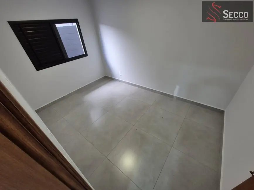 Casa com 3 quartos à venda, 1050m2 em Botucatu - SP - imagem 5 Foto 5 de Casa com 3 quartos à venda, 1050m2 em Botucatu - SP