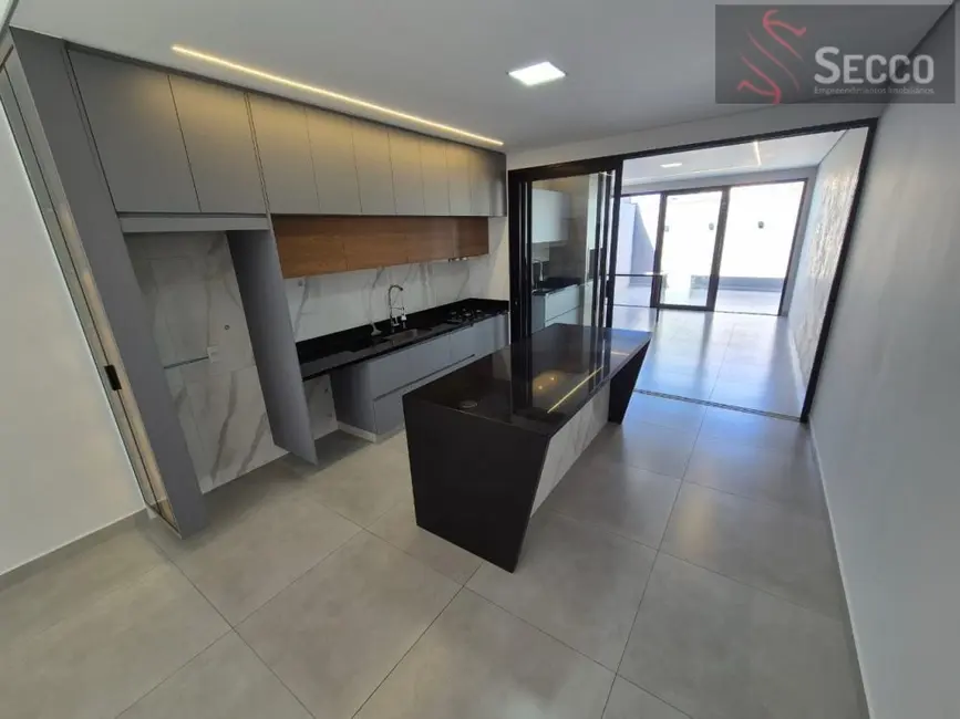 Foto 1 de Casa com 3 quartos à venda, 1050m2 em Botucatu - SP