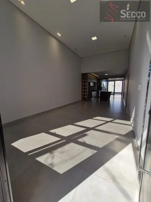 Foto 2 de Casa com 3 quartos à venda, 1050m2 em Botucatu - SP