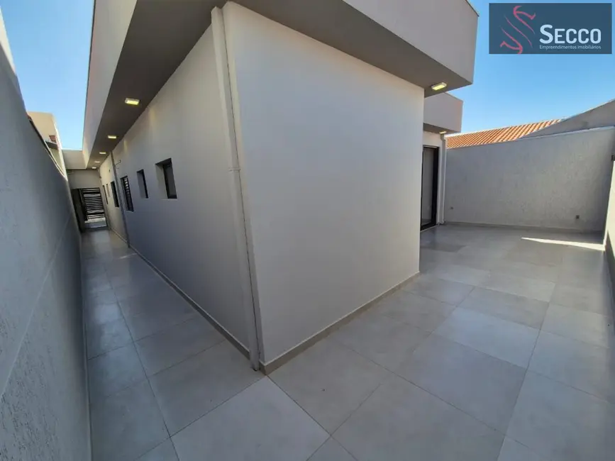 Casa com 3 quartos à venda, 1050m2 em Botucatu - SP - imagem 3 Foto 3 de Casa com 3 quartos à venda, 1050m2 em Botucatu - SP