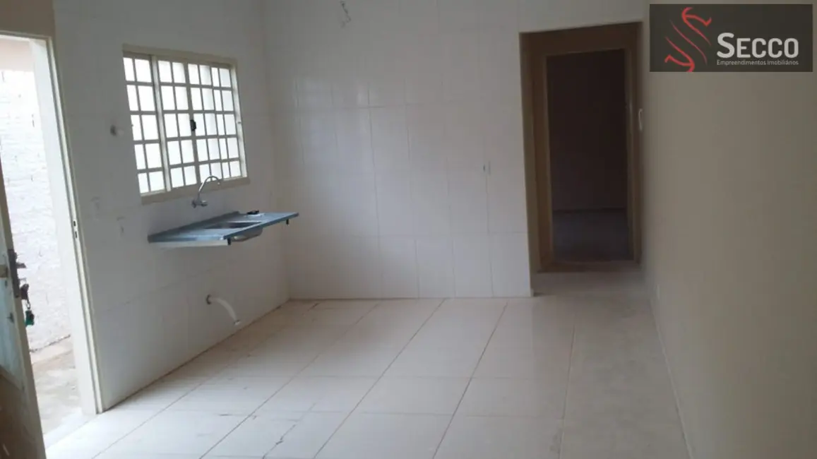 Foto 1 de Casa com 2 quartos à venda, 1050m2 em Residencial Cedro, Botucatu - SP