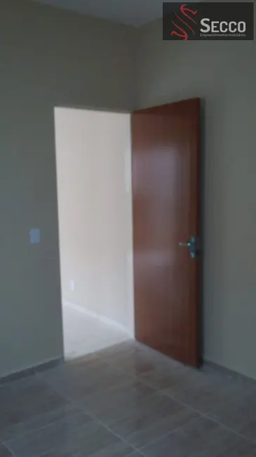 Foto 3 de Casa com 2 quartos à venda, 1050m2 em Residencial Cedro, Botucatu - SP