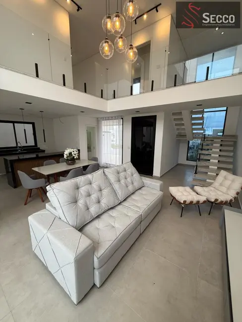 Foto 1 de Casa de Condomínio com 3 quartos à venda, 1050m2 em Botucatu - SP