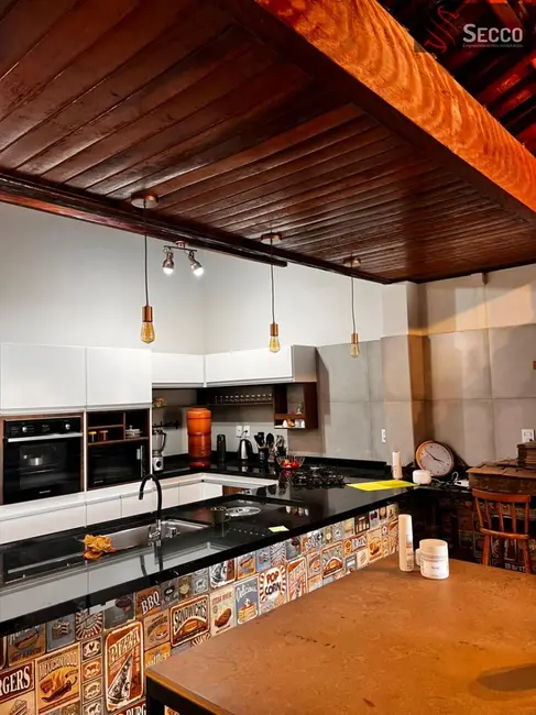 Foto 4 de Casa com 3 quartos à venda, 1050m2 em Vila Guimarães, Botucatu - SP