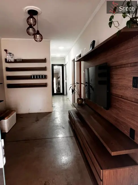Foto 2 de Casa com 3 quartos à venda, 1050m2 em Vila Guimarães, Botucatu - SP