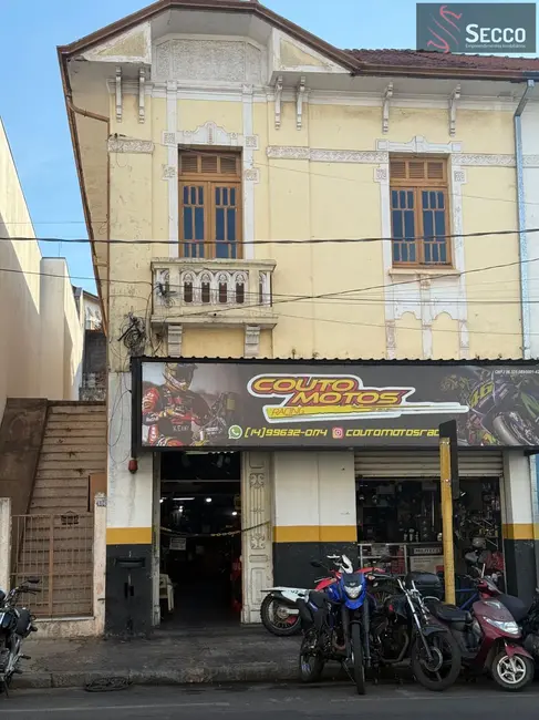 Casa com 3 quartos à venda, 1050m2 em Botucatu - SP - imagem 2 Foto 2 de Casa com 3 quartos à venda, 1050m2 em Botucatu - SP