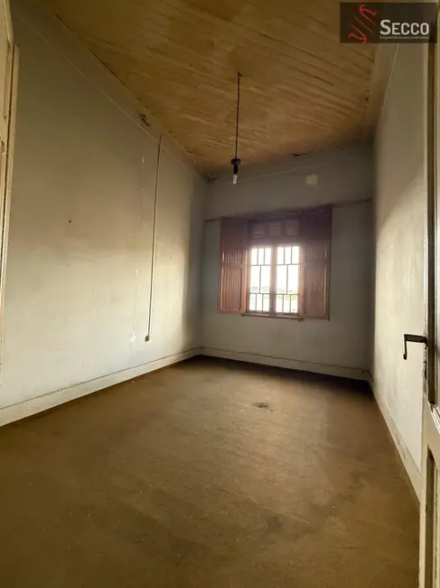 Casa com 3 quartos à venda, 1050m2 em Botucatu - SP - imagem 5 Foto 5 de Casa com 3 quartos à venda, 1050m2 em Botucatu - SP